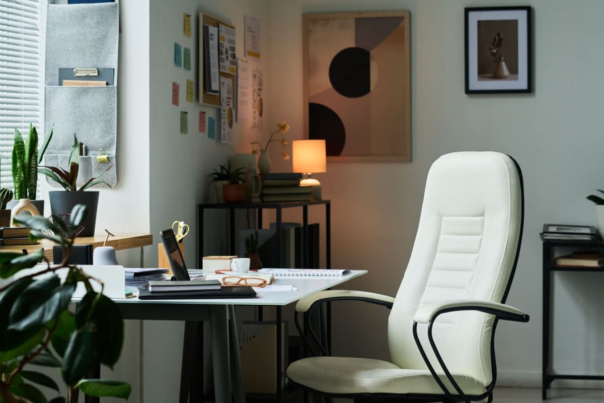 10 motive să alegi un scaun de birou ergonomic